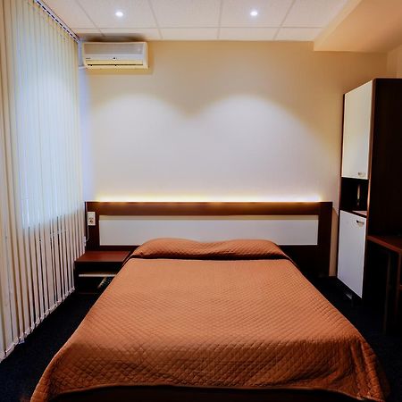 Comfort Hotel & Hostel Zaporizhia Exterior foto
